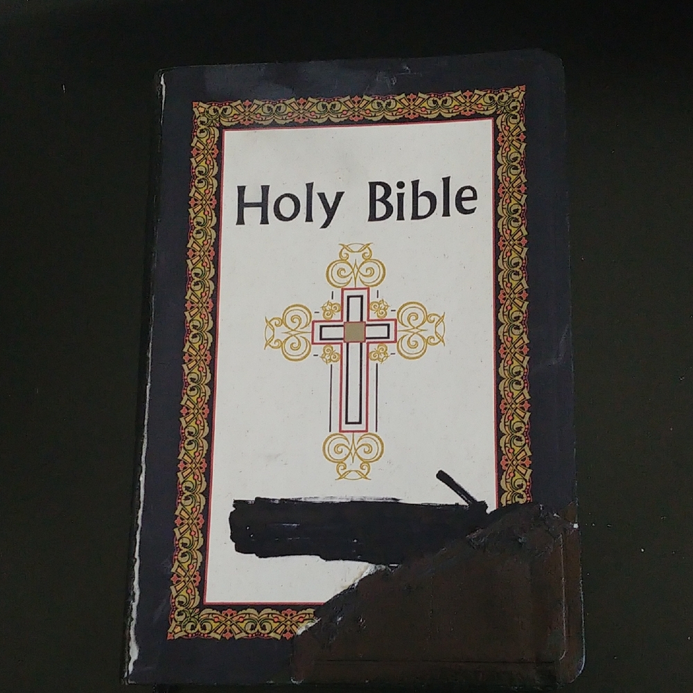 Decorative Holy Bible with Gold and Black Cover KJV By Thomas Nelson 1989
